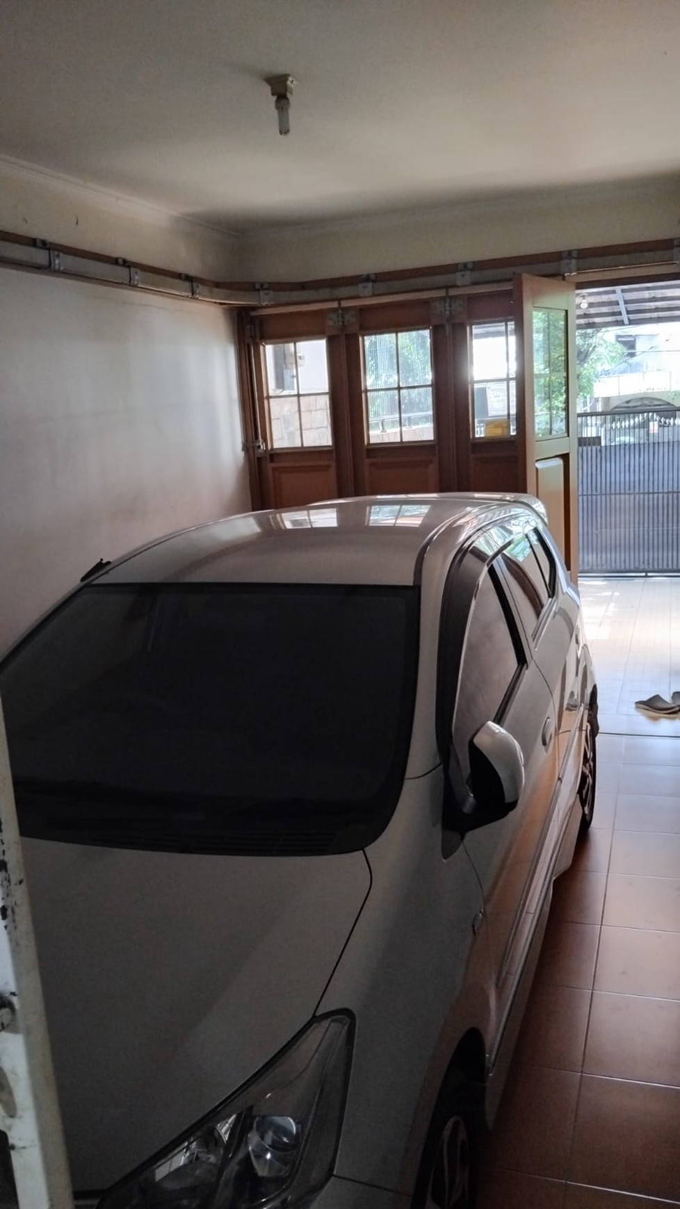 Rumah 1 1/4 lantai siap huni , semi Furnish, lokasi Ok di Gading Putih Raya 
