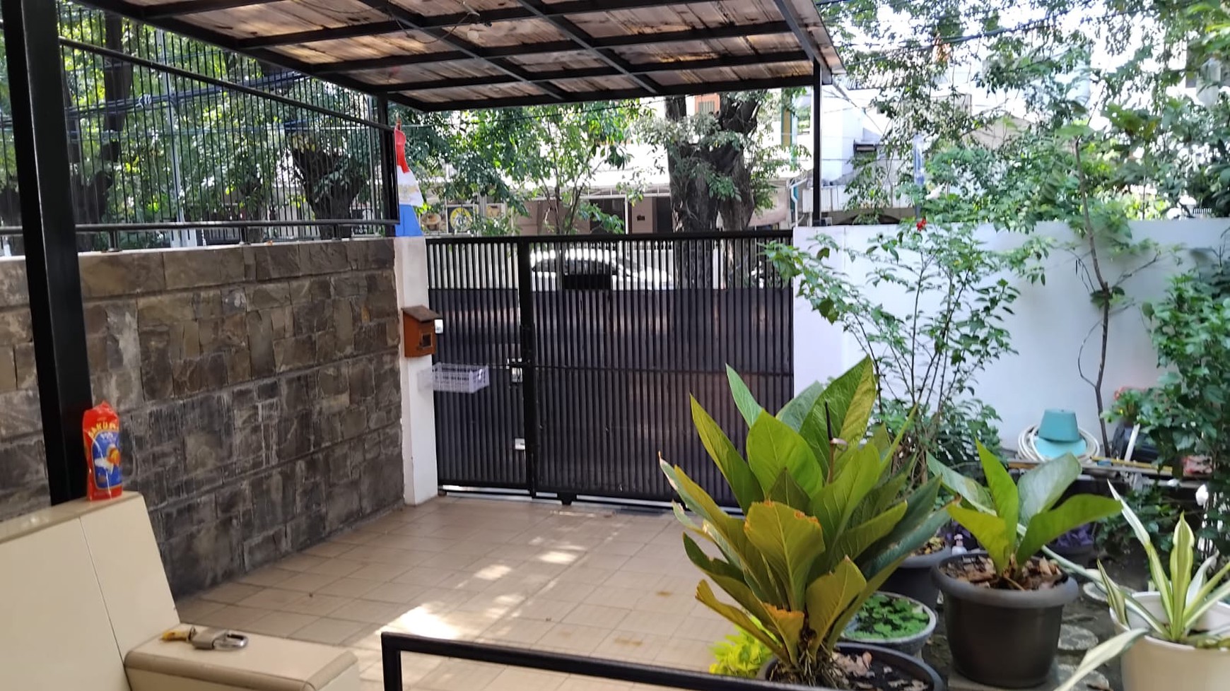 Rumah 1 1/4 lantai siap huni , semi Furnish, lokasi Ok di Gading Putih Raya 