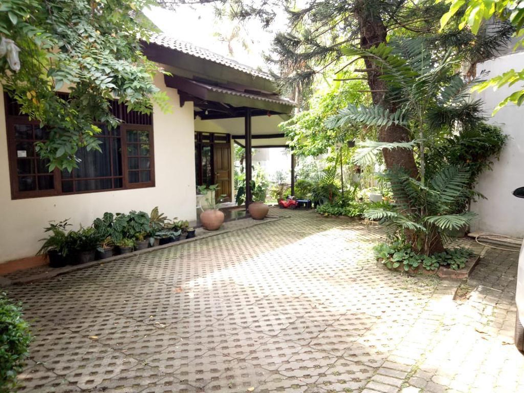 Di jual rumah asri lokasi strategis jalan pondok labu