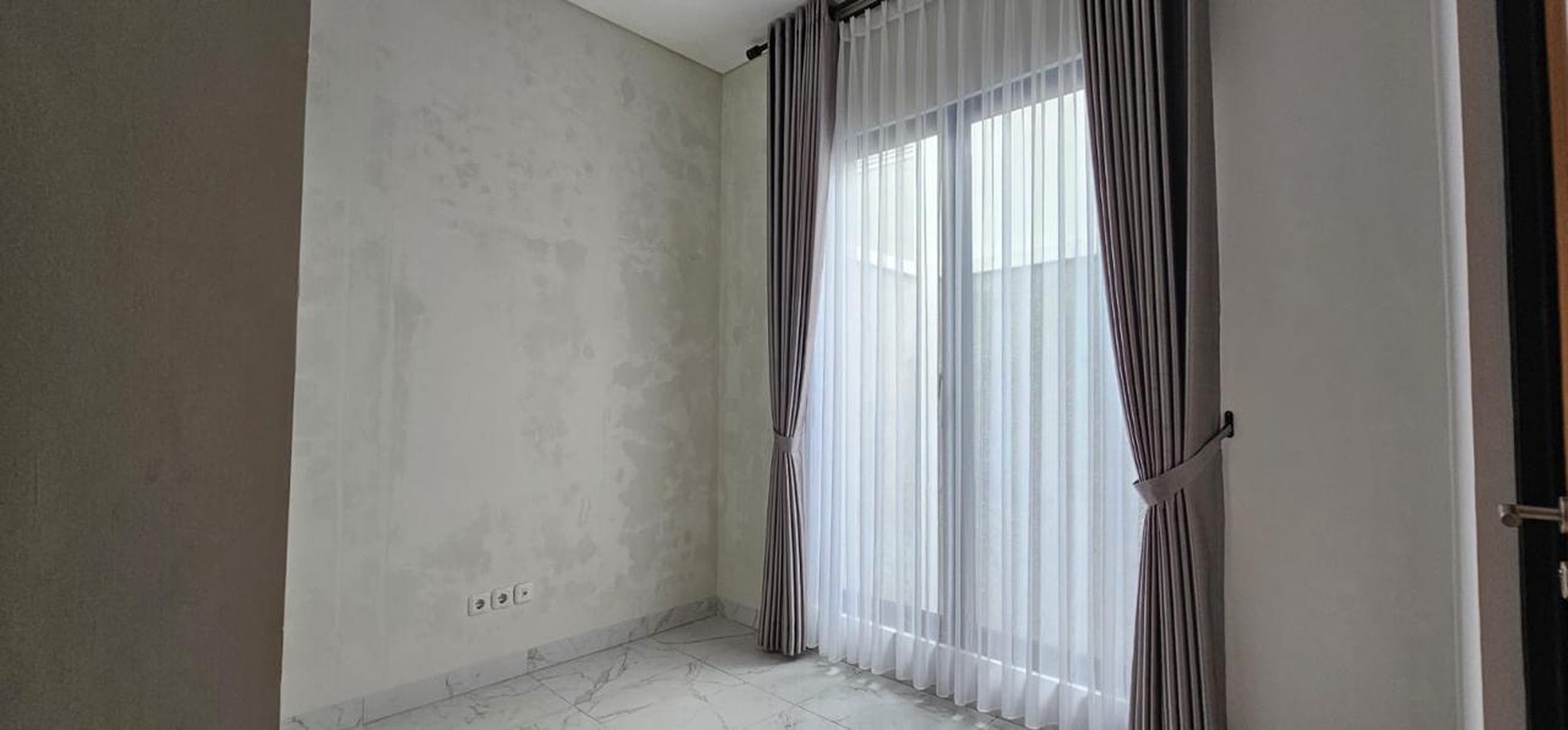 Dijual Rumah Cantik 2 Lantai Siap Huni! Lokasi Strategis di BSD, Tangerang Selatan
