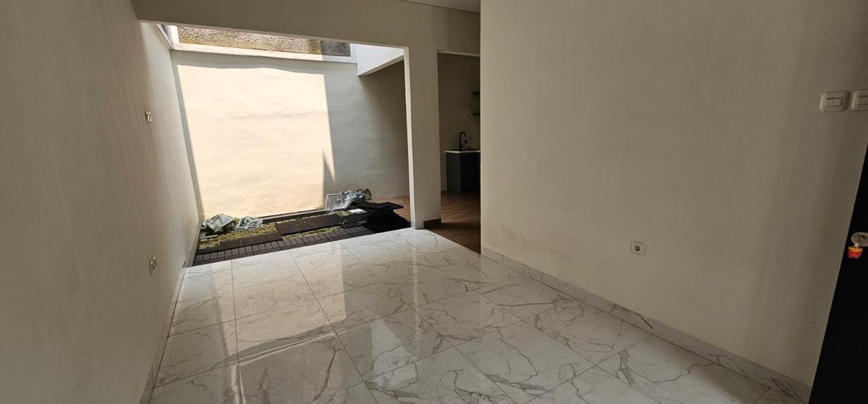 Dijual Rumah Cantik 2 Lantai Siap Huni! Lokasi Strategis di BSD, Tangerang Selatan