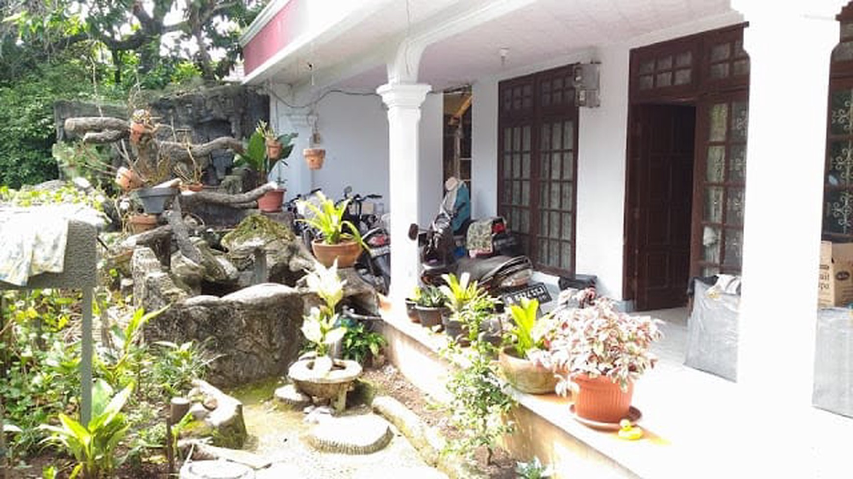 Rumah halaman luas lokasi strategis dekat dengan bintaro.