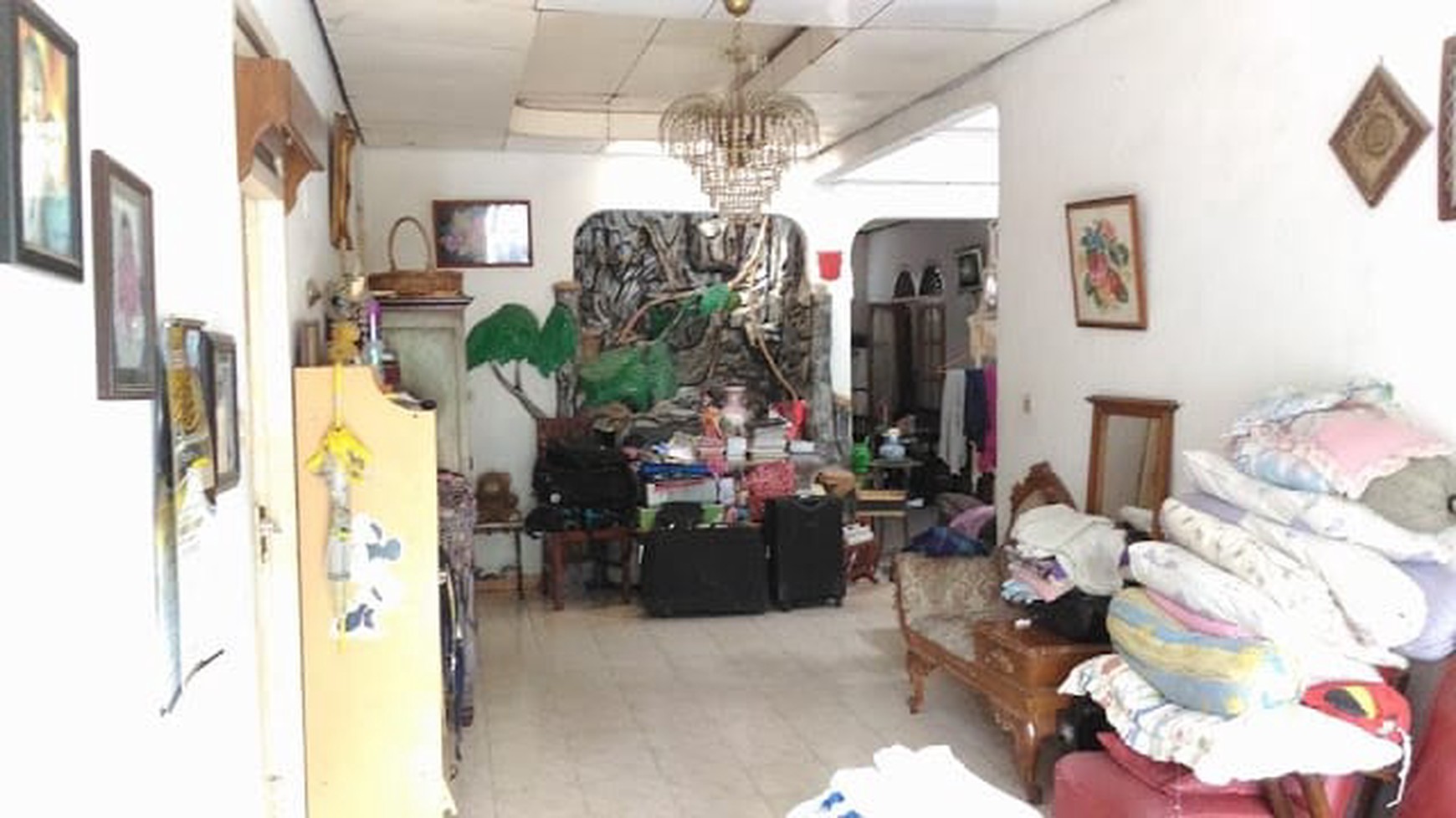 Rumah halaman luas lokasi strategis dekat dengan bintaro.