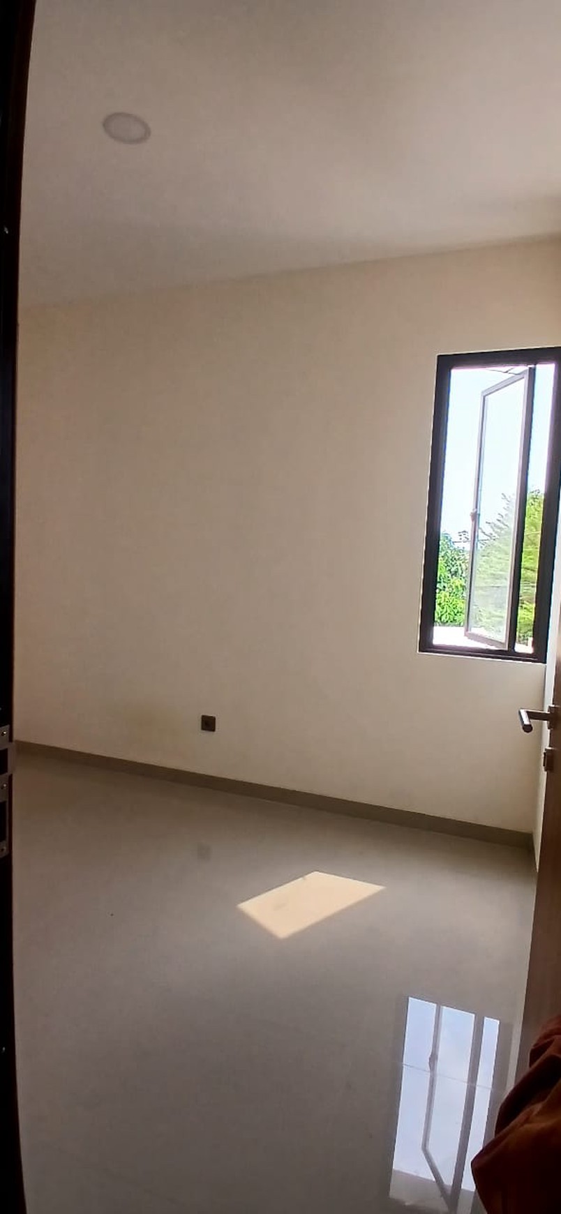 Rumah brand new, minimalis dalam Cluster di Ciputat.