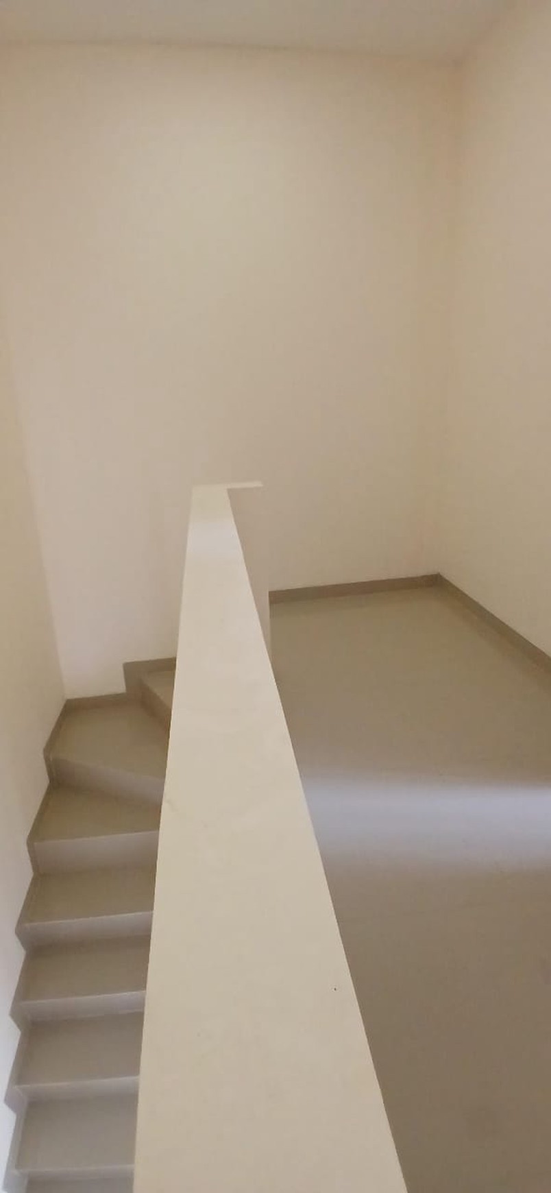 Rumah brand new, minimalis dalam Cluster di Ciputat.