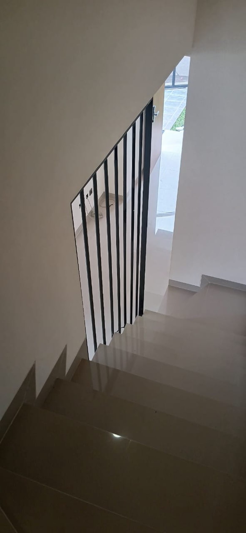 Rumah brand new, minimalis dalam Cluster di Ciputat.