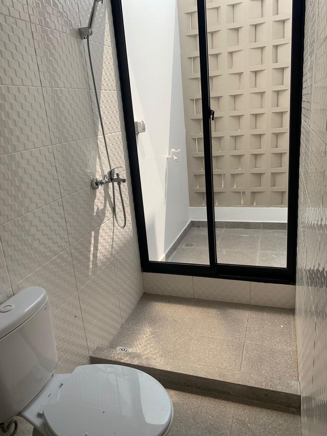 Rumah brand new, minimalis dalam Cluster, keamanan 24 Jam di Ciputat