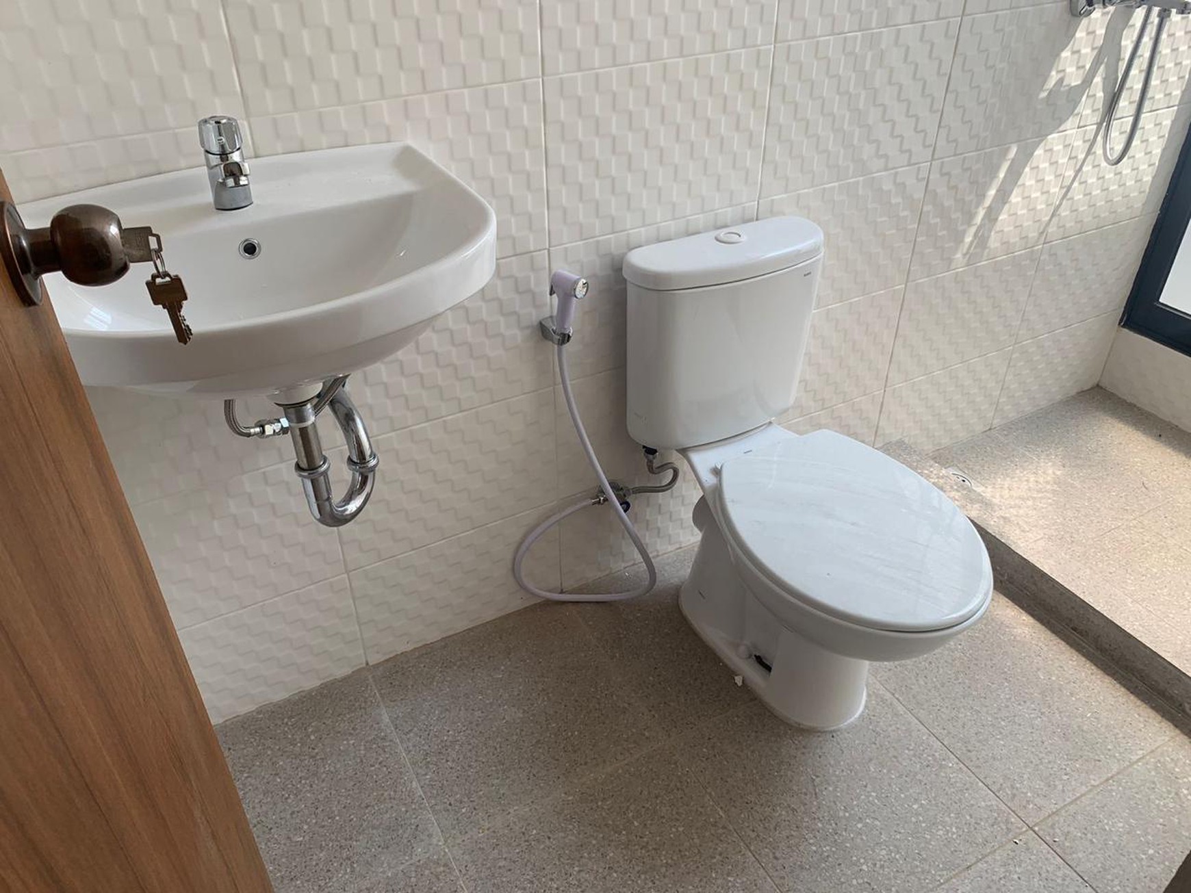 Rumah brand new, minimalis dalam Cluster, keamanan 24 Jam di Ciputat