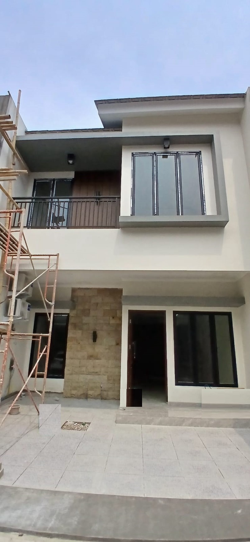 Rumah Brand new, minimalis, dalam cluster di Larangan.