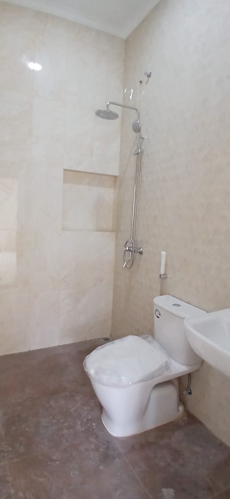 Rumah Brand new, minimalis, dalam cluster di Larangan.