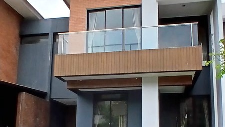 Rumah bagus, Semi furnished dalam cluster di Bintaro Sektor 9.