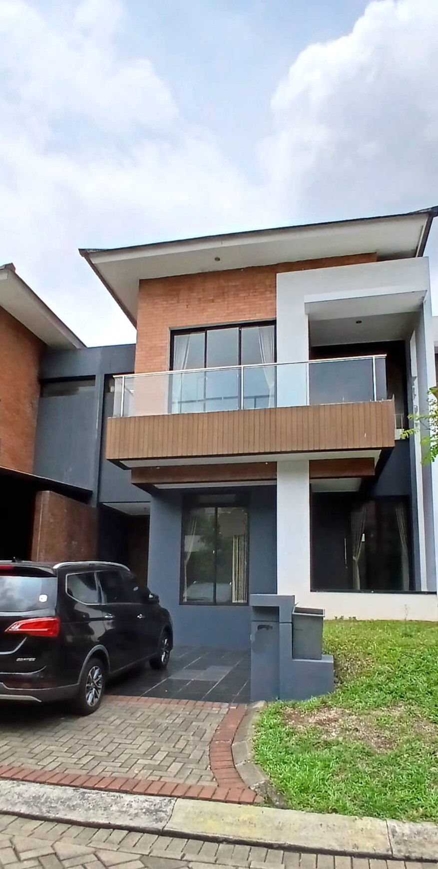 Rumah bagus, Semi furnished dalam cluster di Bintaro Sektor 9.