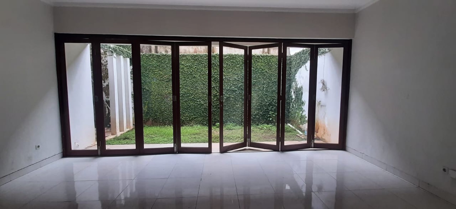 Rumah bagus, Semi furnished dalam cluster di Bintaro Sektor 9.