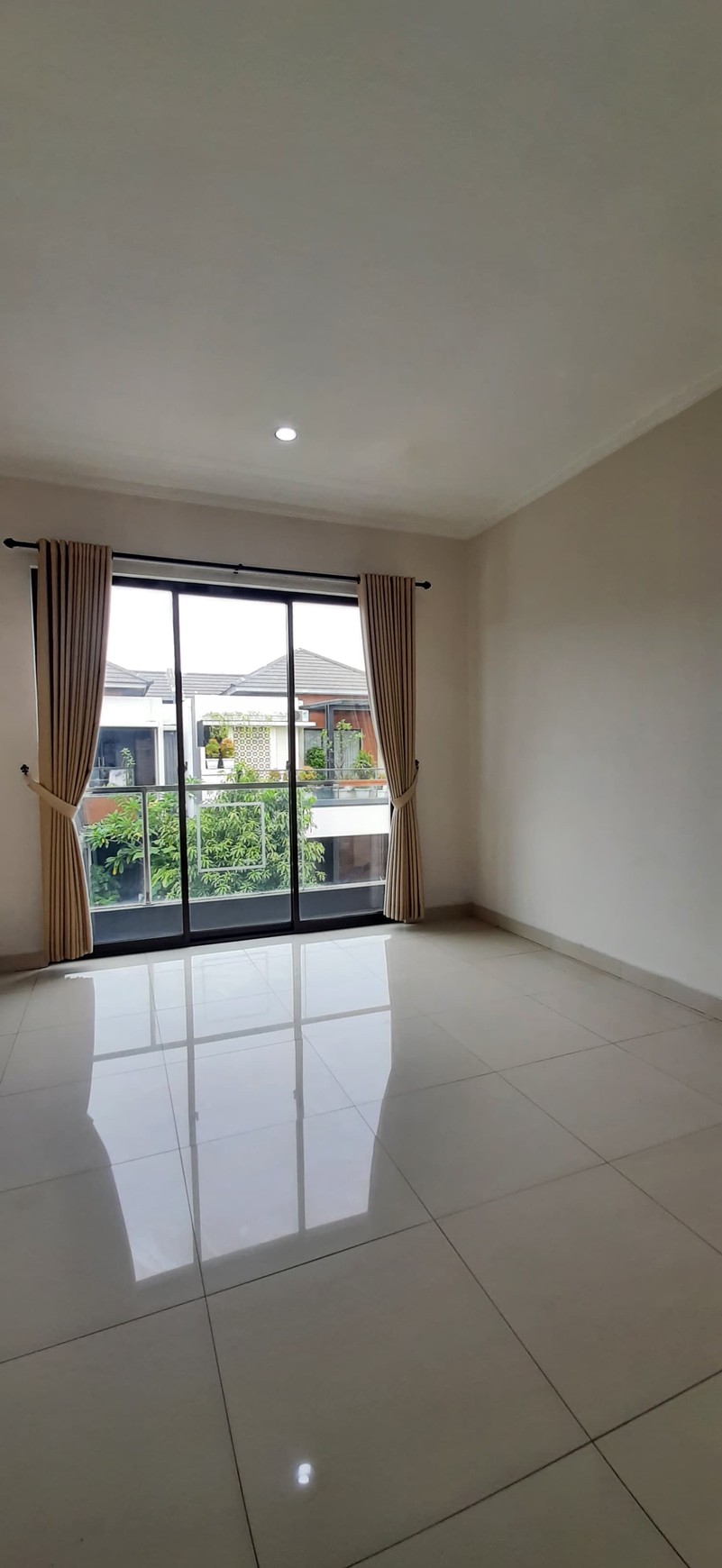 Rumah bagus, Semi furnished dalam cluster di Bintaro Sektor 9.
