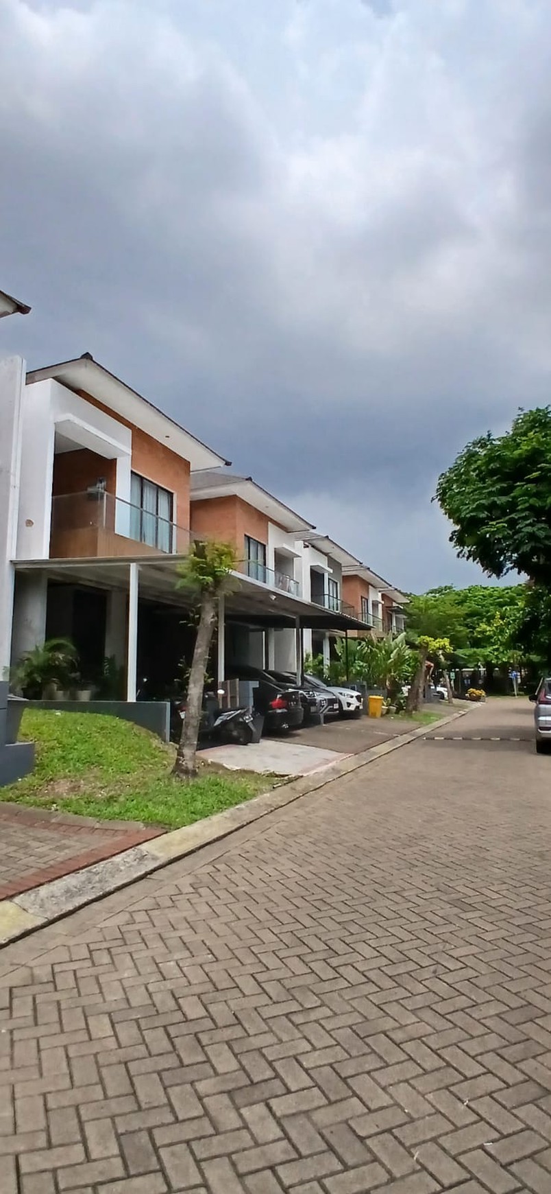 Rumah bagus, Semi furnished dalam cluster di Bintaro Sektor 9.