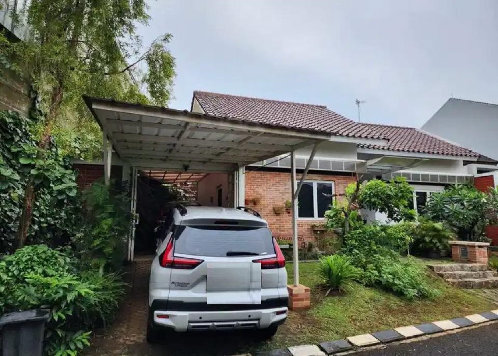 Rumah bagus, asri dan nyaman dalam Cluster di Bintaro Sektor 9