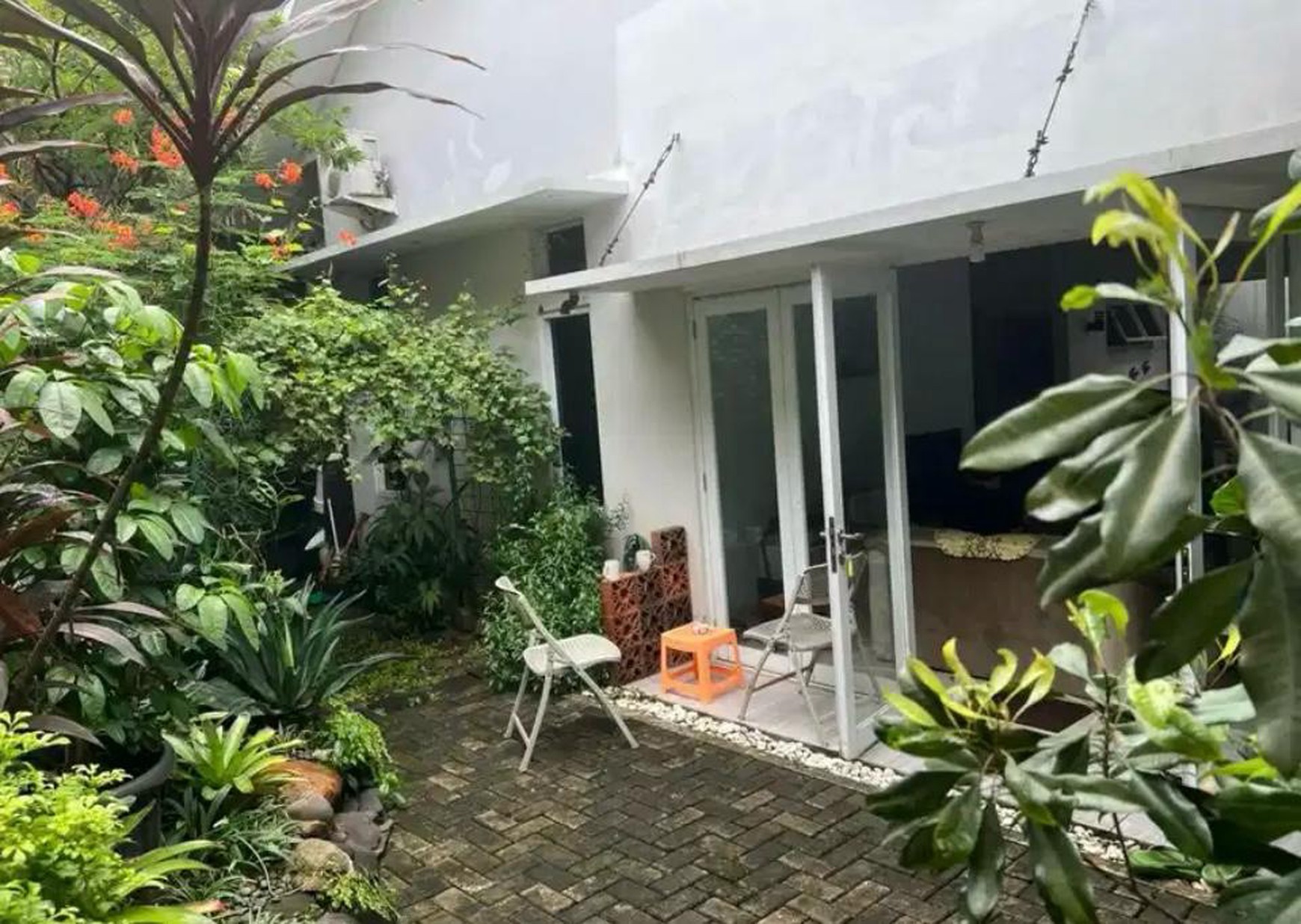 Rumah bagus, asri dan nyaman dalam Cluster di Bintaro Sektor 9