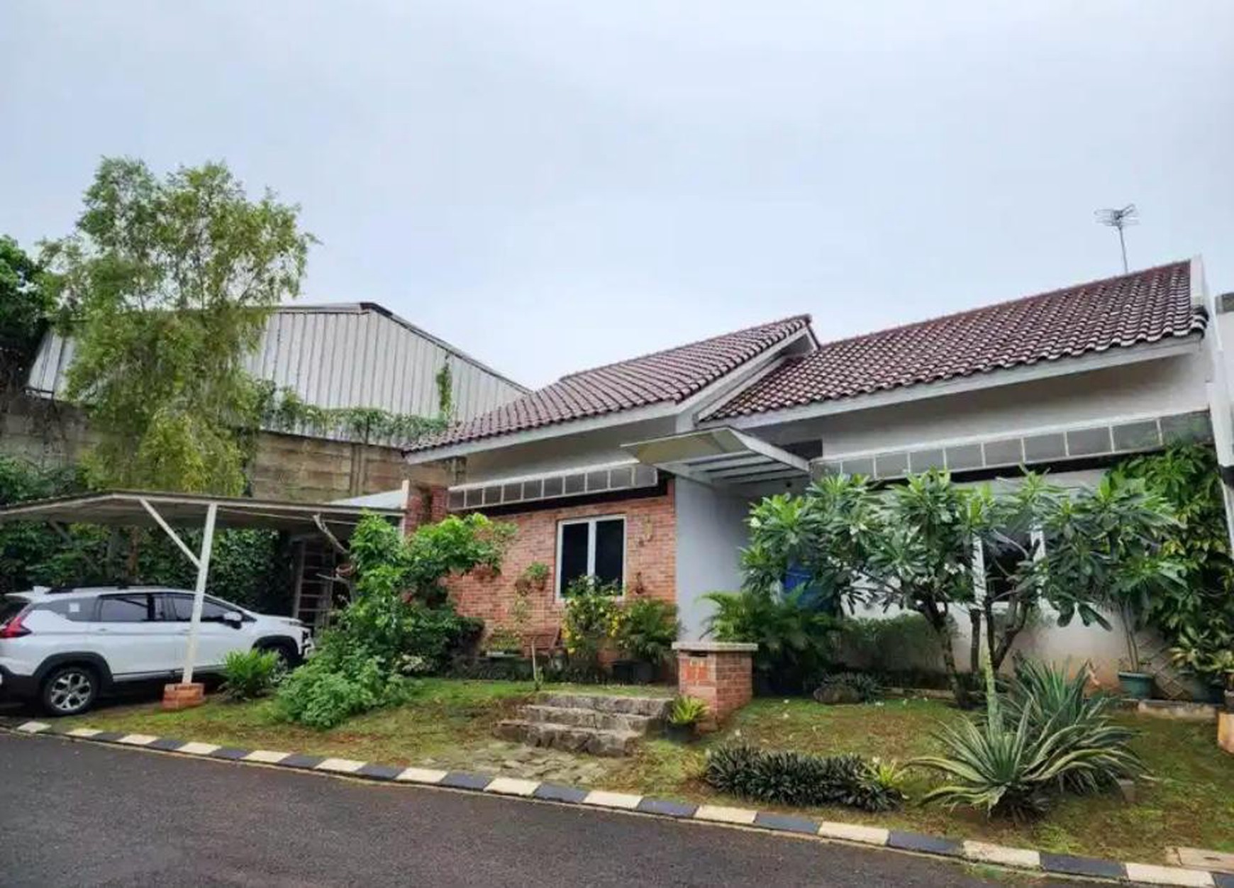 Rumah bagus, asri dan nyaman dalam Cluster di Bintaro Sektor 9