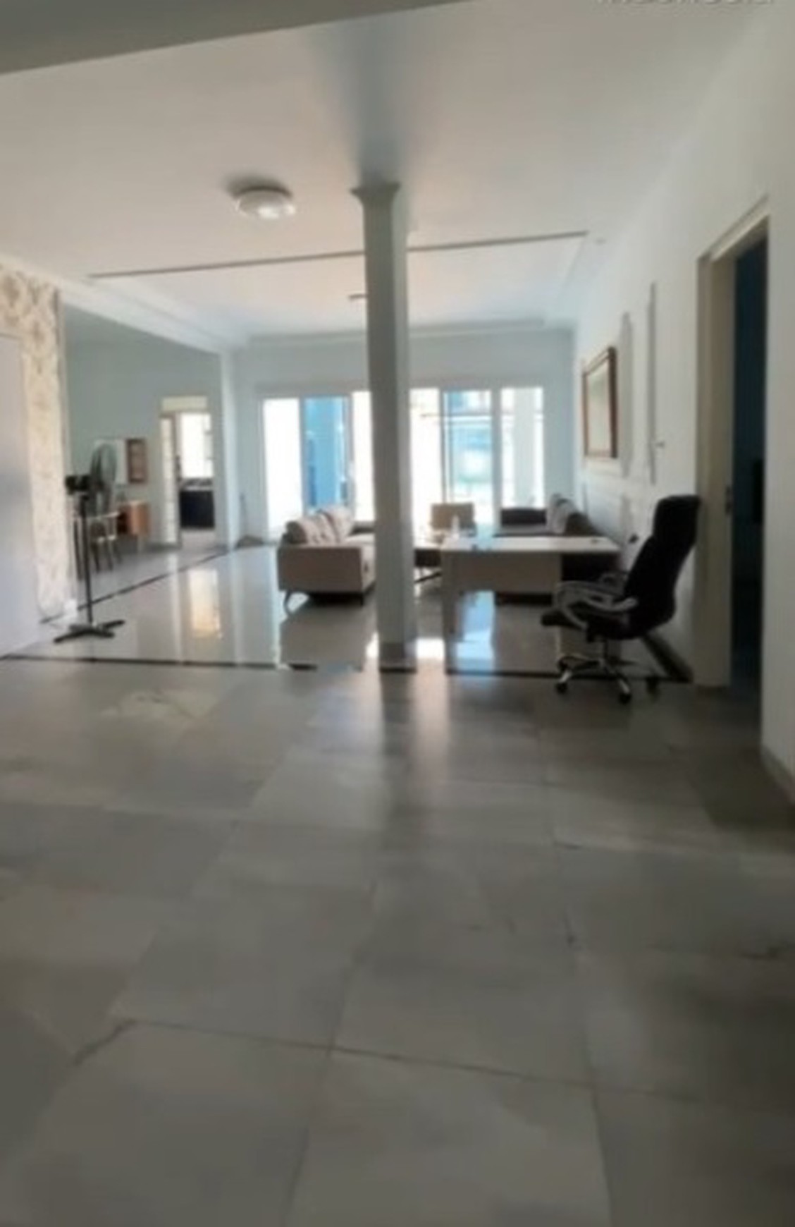 Dijual Rumah Mewah & Luas di Bambu Apus, Jakarta Timur