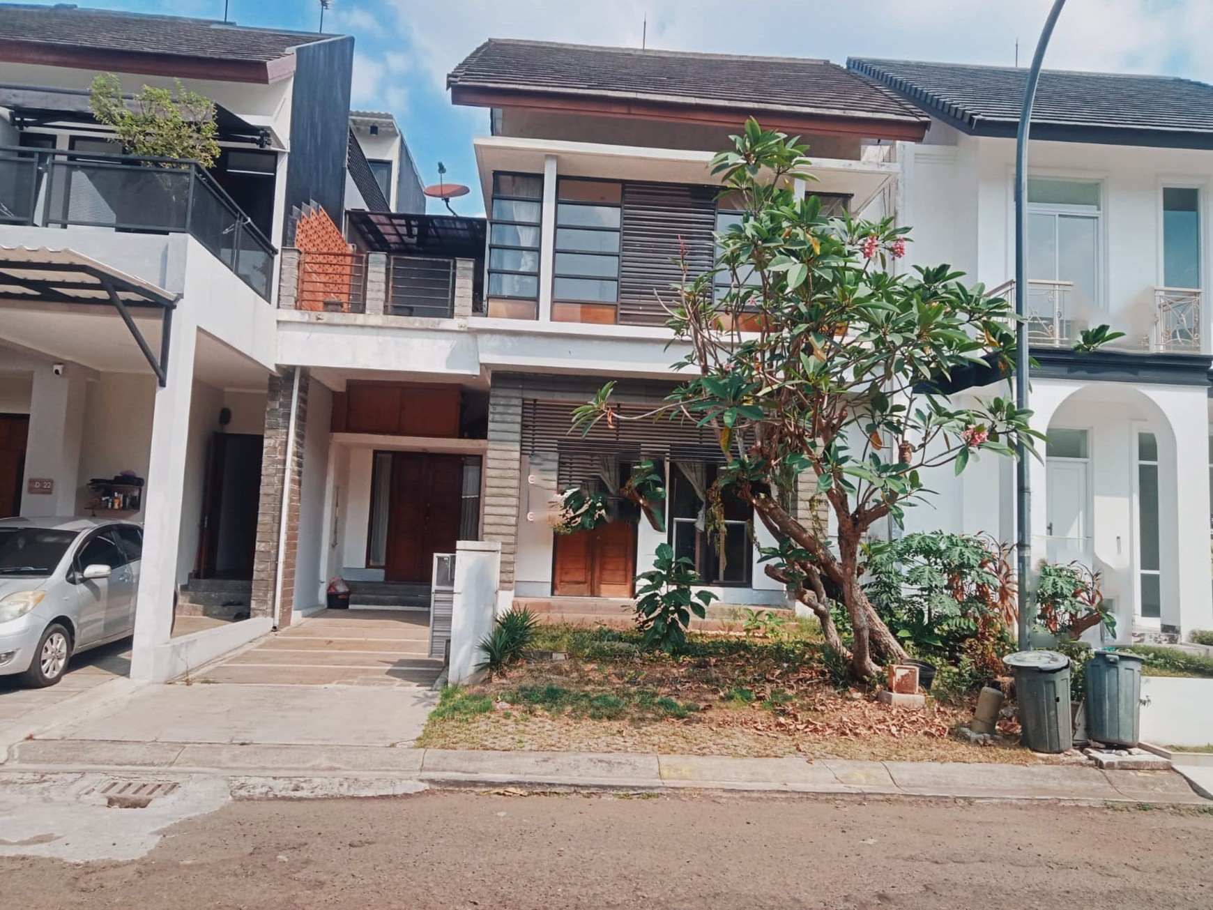 Rumah Bagu Di Emerald Residence Bintaro Jaya Sektor 9