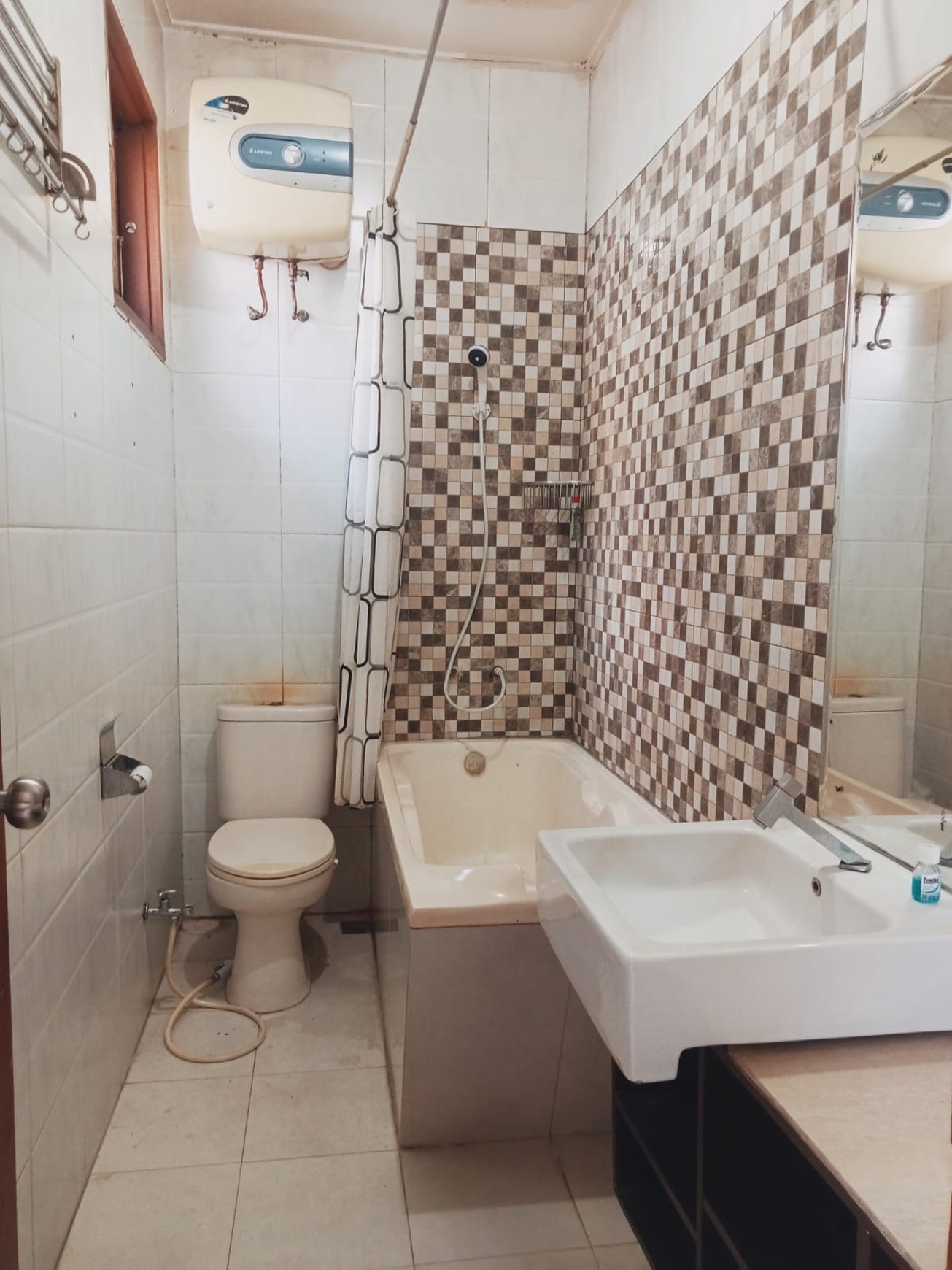 Rumah Bagu Di Emerald Residence Bintaro Jaya Sektor 9