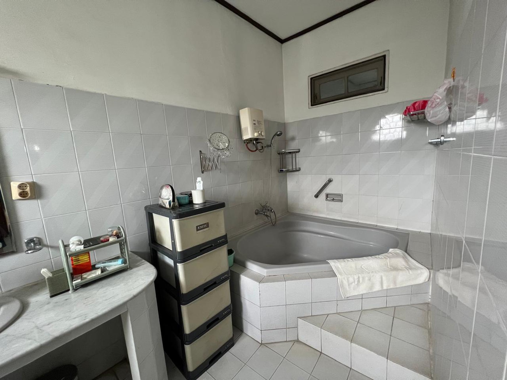Rumah Bagus Di Jl Karya, Komp Caltex Cirendeu Jakarta Selatan