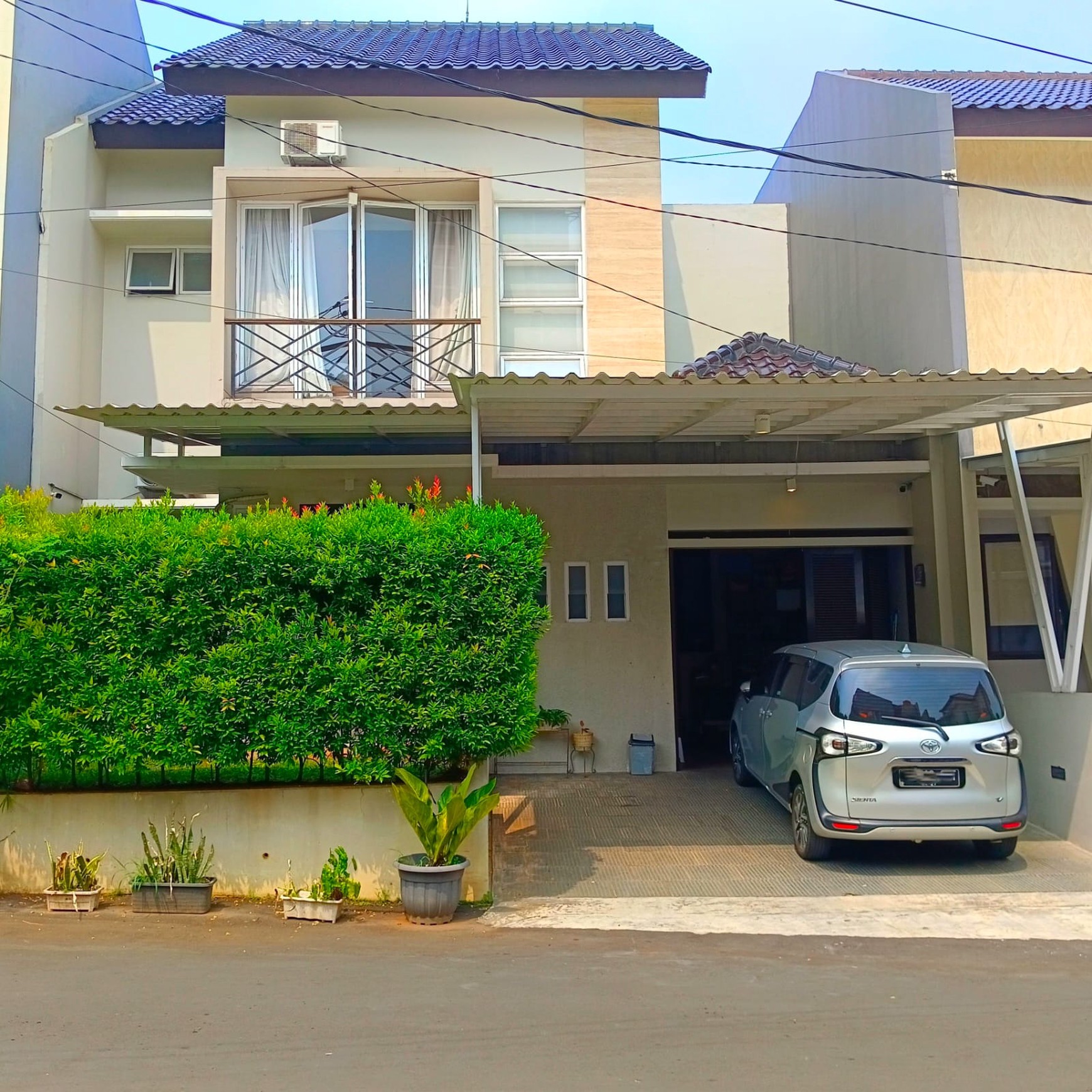 Di Jual Rumah Premium 2 LT Bonus Furniture di Cluster Green Lovina, Cinere.