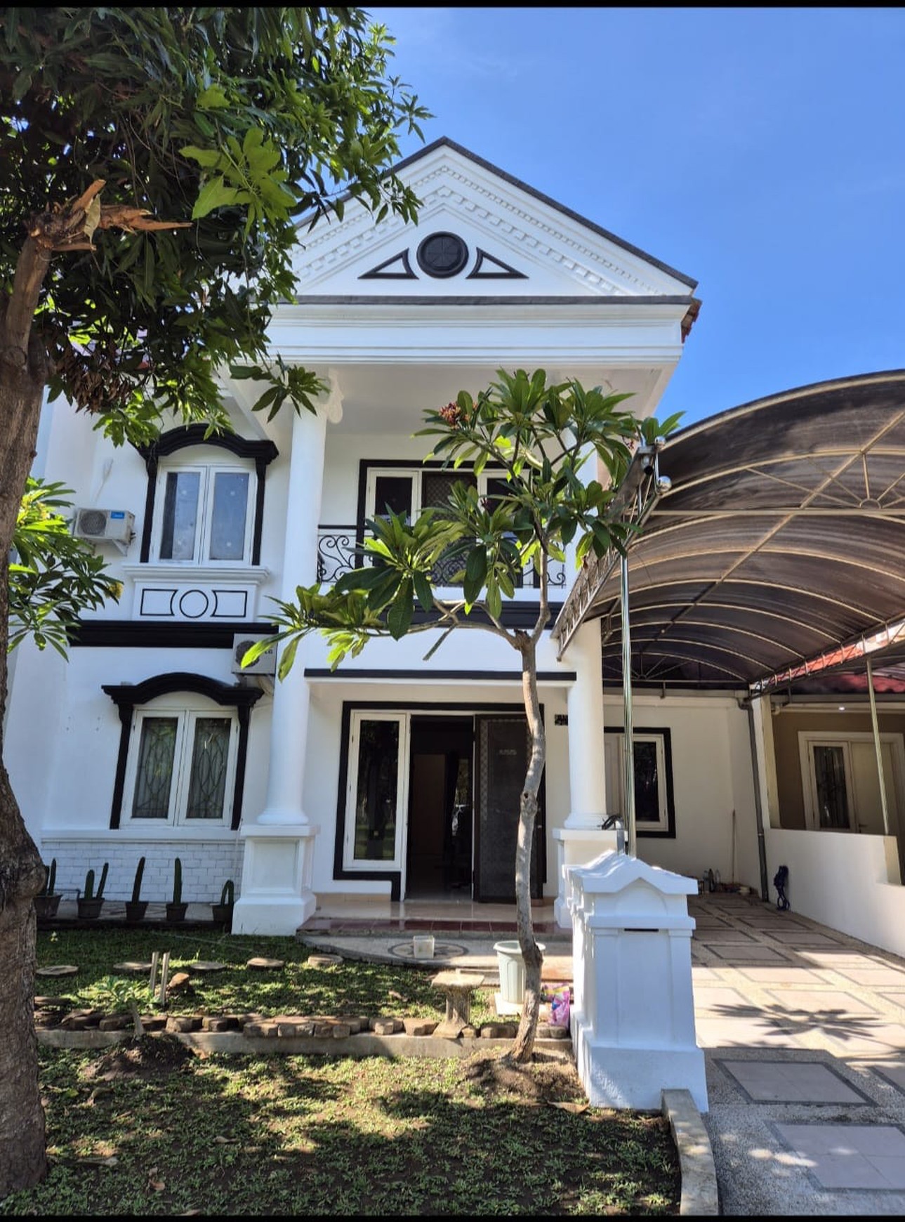 Disewakan Rumah Furnish di Laguna Regency Pakuwon City Surabaya