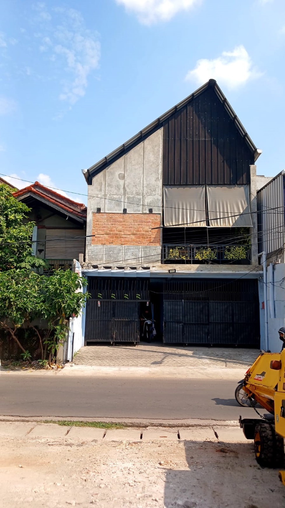 Ruko utk Usaha Cafe n Resto, Full furnished, Lokasi strategis daerah Commersil.