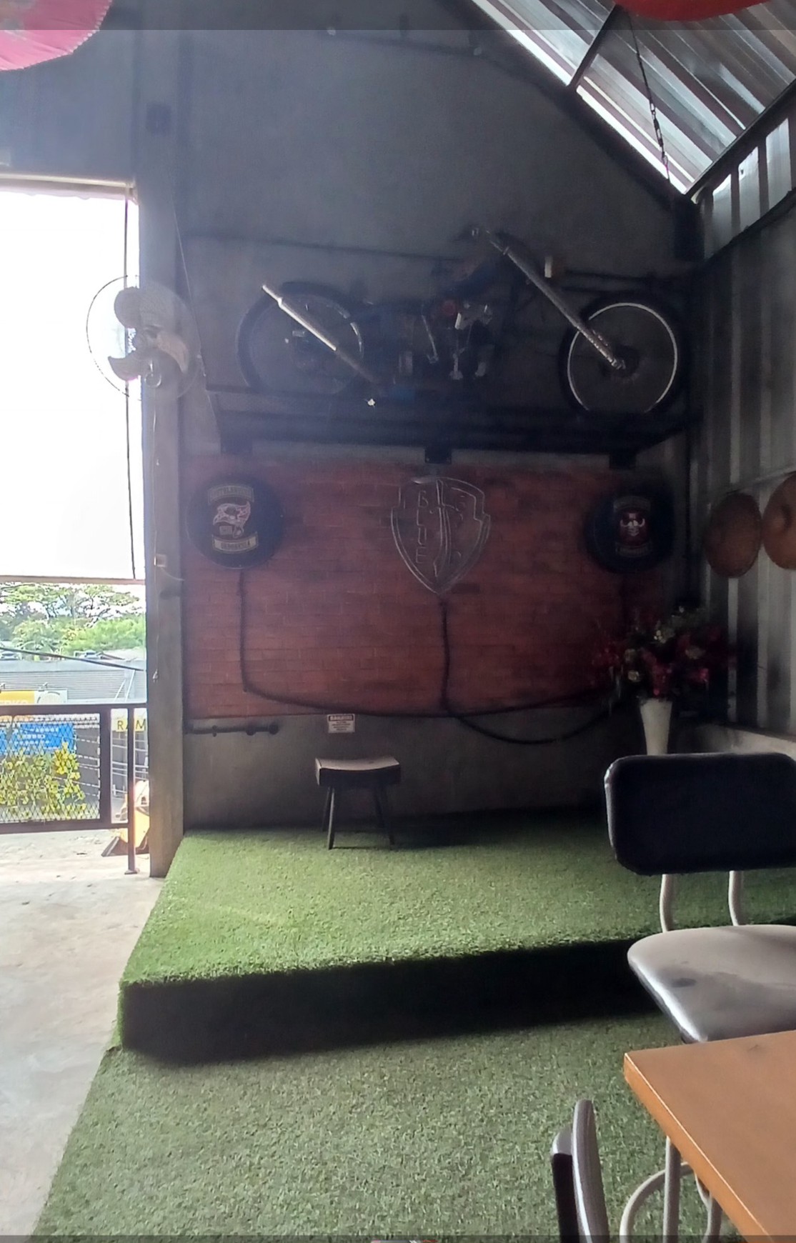 Ruko utk Usaha Cafe n Resto, Full furnished, Lokasi strategis daerah Commersil.