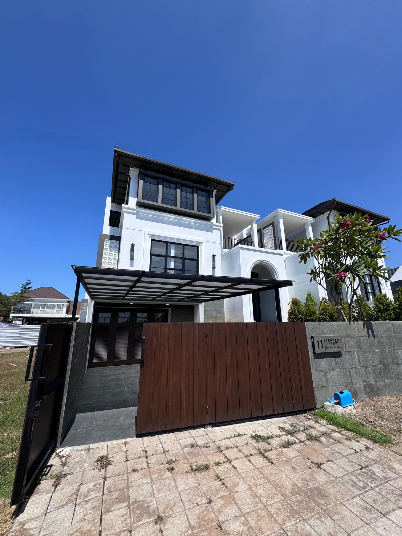 Dijual Cepat! Rumah Baru 2,5 Lantai di Perumahan Elit Sidoarjo Kota