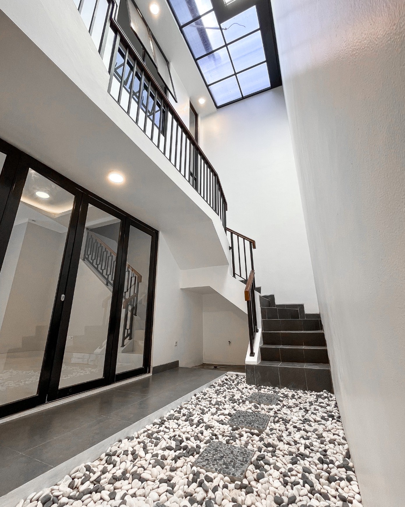 Rumah Bagus Siap Huni dan Asri di Dahlia Loka ,Graha Raya, Bintaro Jaya, Tangerang Selatan
