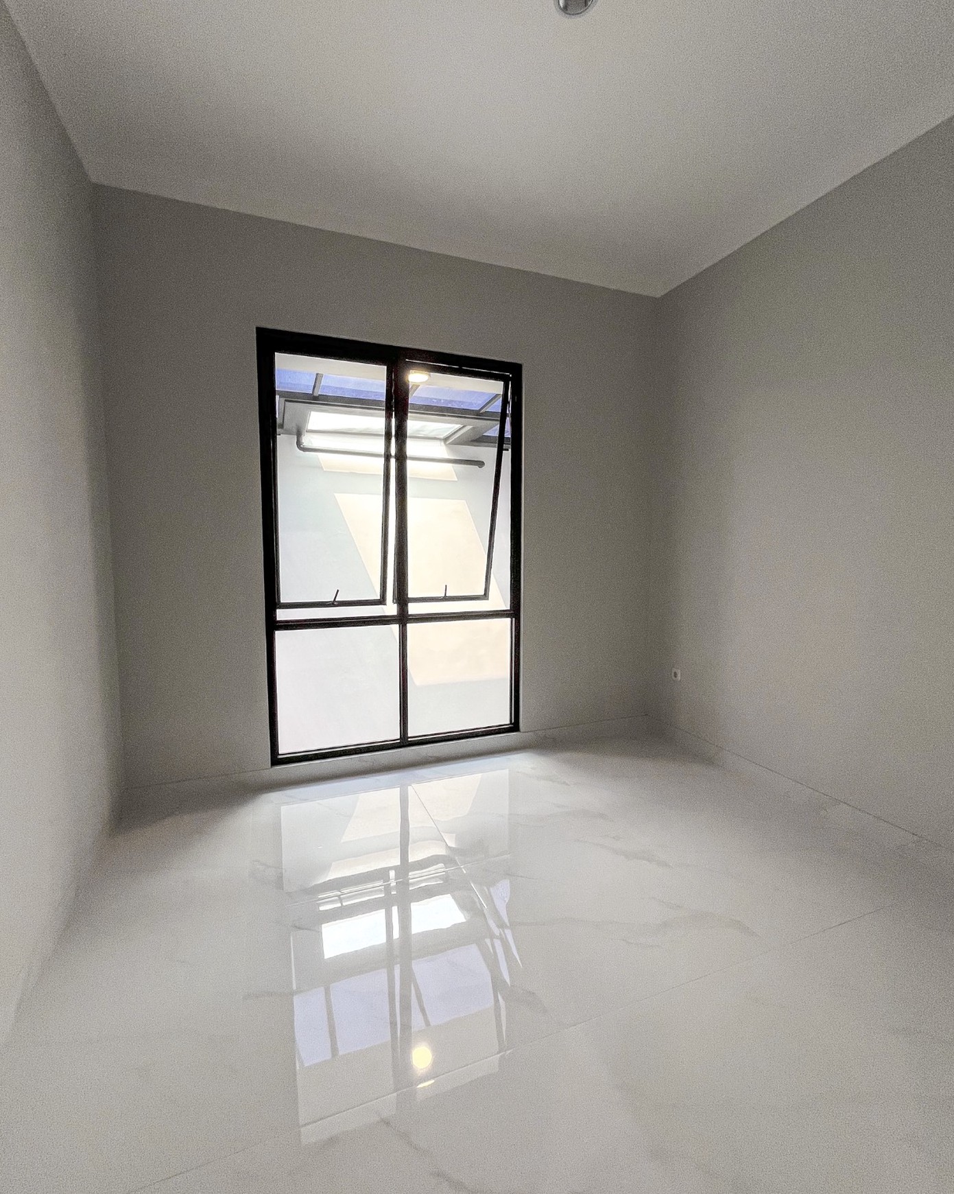 Rumah Bagus Siap Huni dan Asri di Dahlia Loka ,Graha Raya, Bintaro Jaya, Tangerang Selatan