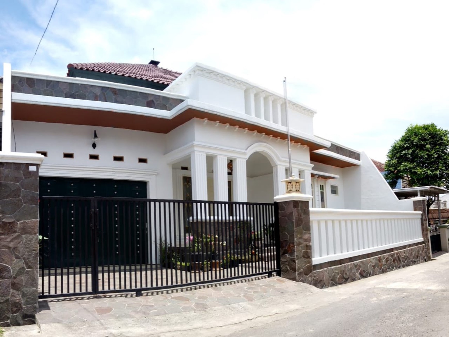 Dijual Rumah Klasik Nederland ml
