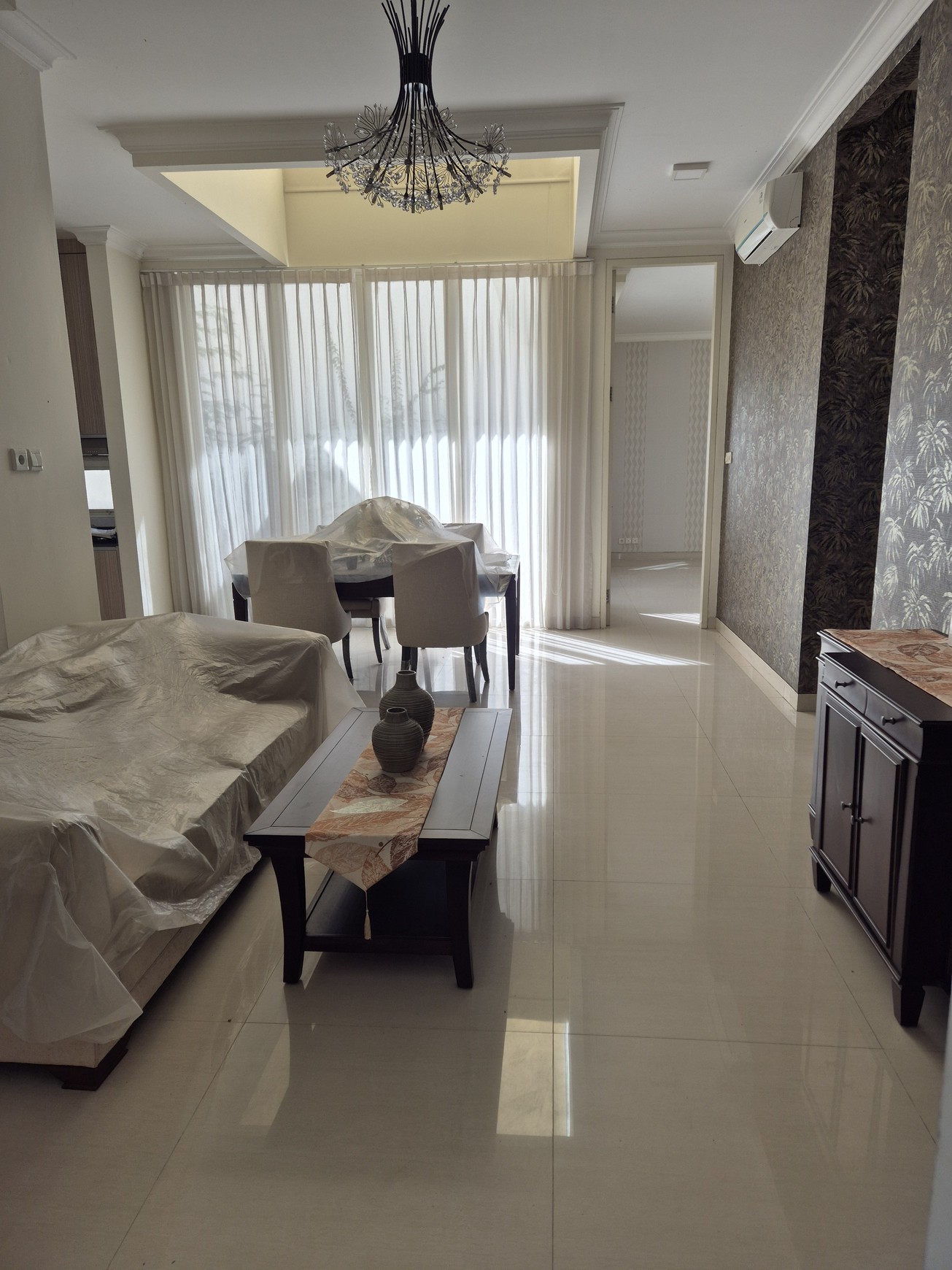 Dijual Rumah MODERN SEMI FURNISHED MINIMALIS SIAP HUNI di Cluster Long Beach, Pakuwon City Surabaya Timur