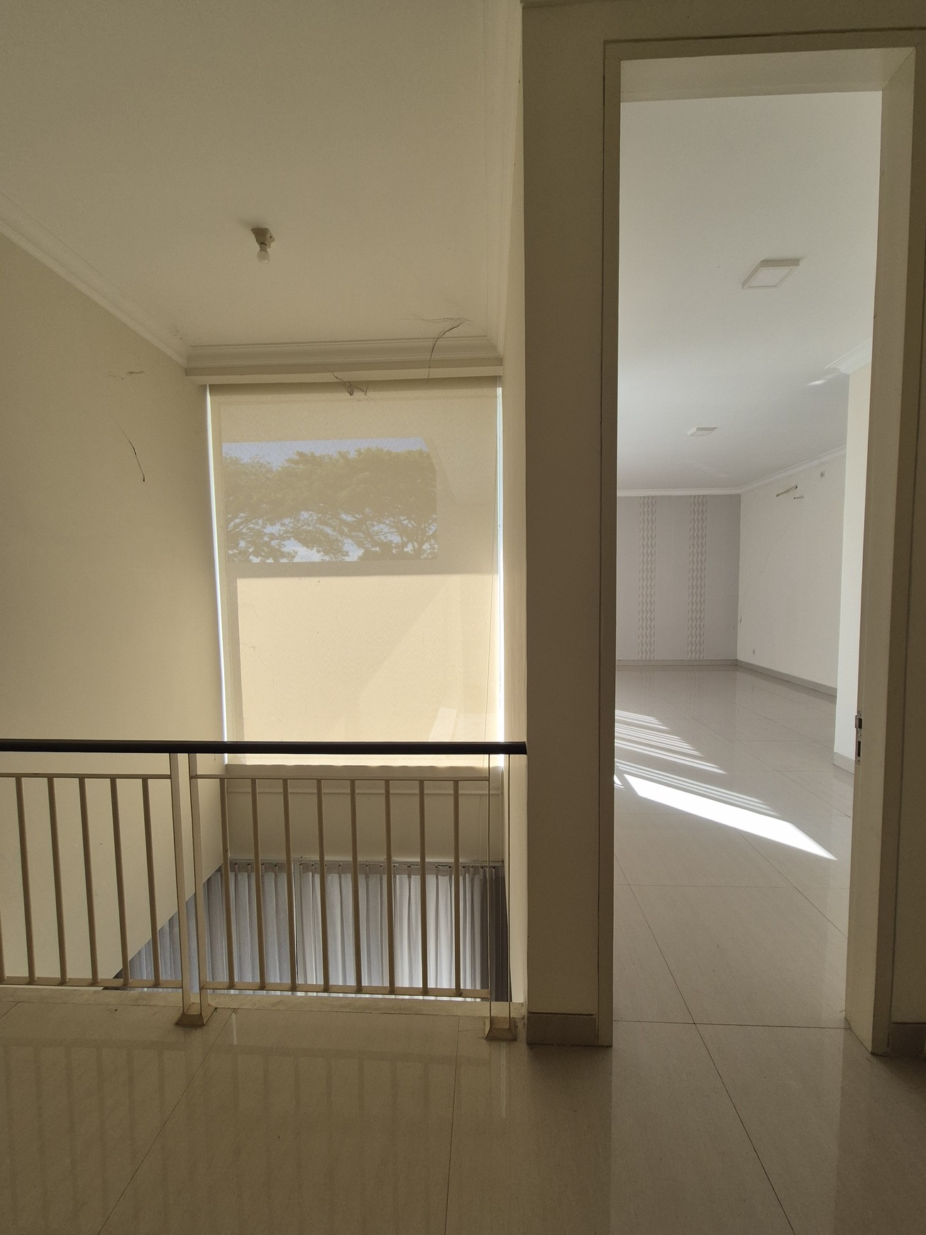 Dijual Rumah MODERN SEMI FURNISHED MINIMALIS SIAP HUNI di Cluster Long Beach, Pakuwon City Surabaya Timur