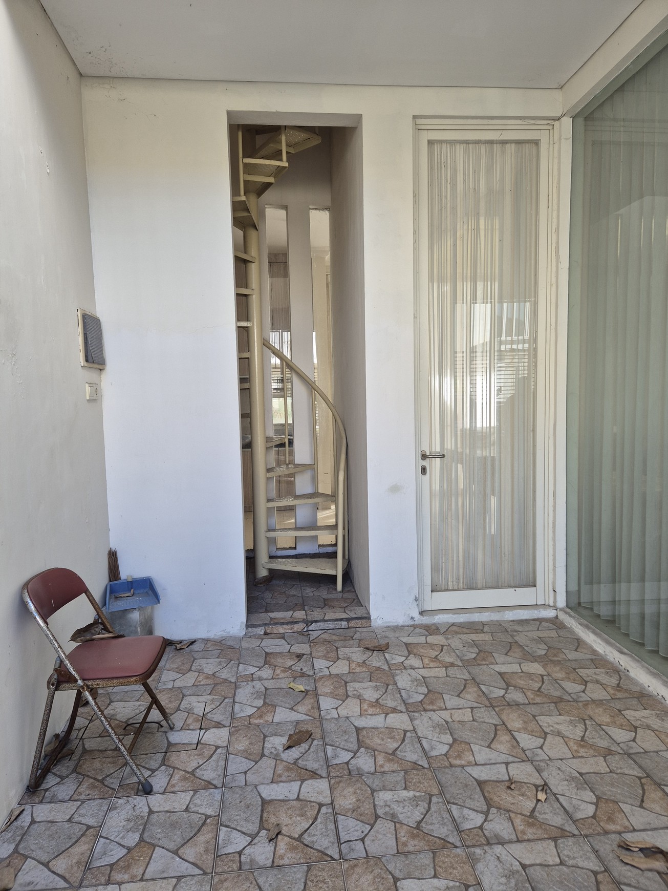 Dijual Rumah MODERN SEMI FURNISHED MINIMALIS SIAP HUNI di Cluster Long Beach, Pakuwon City Surabaya Timur