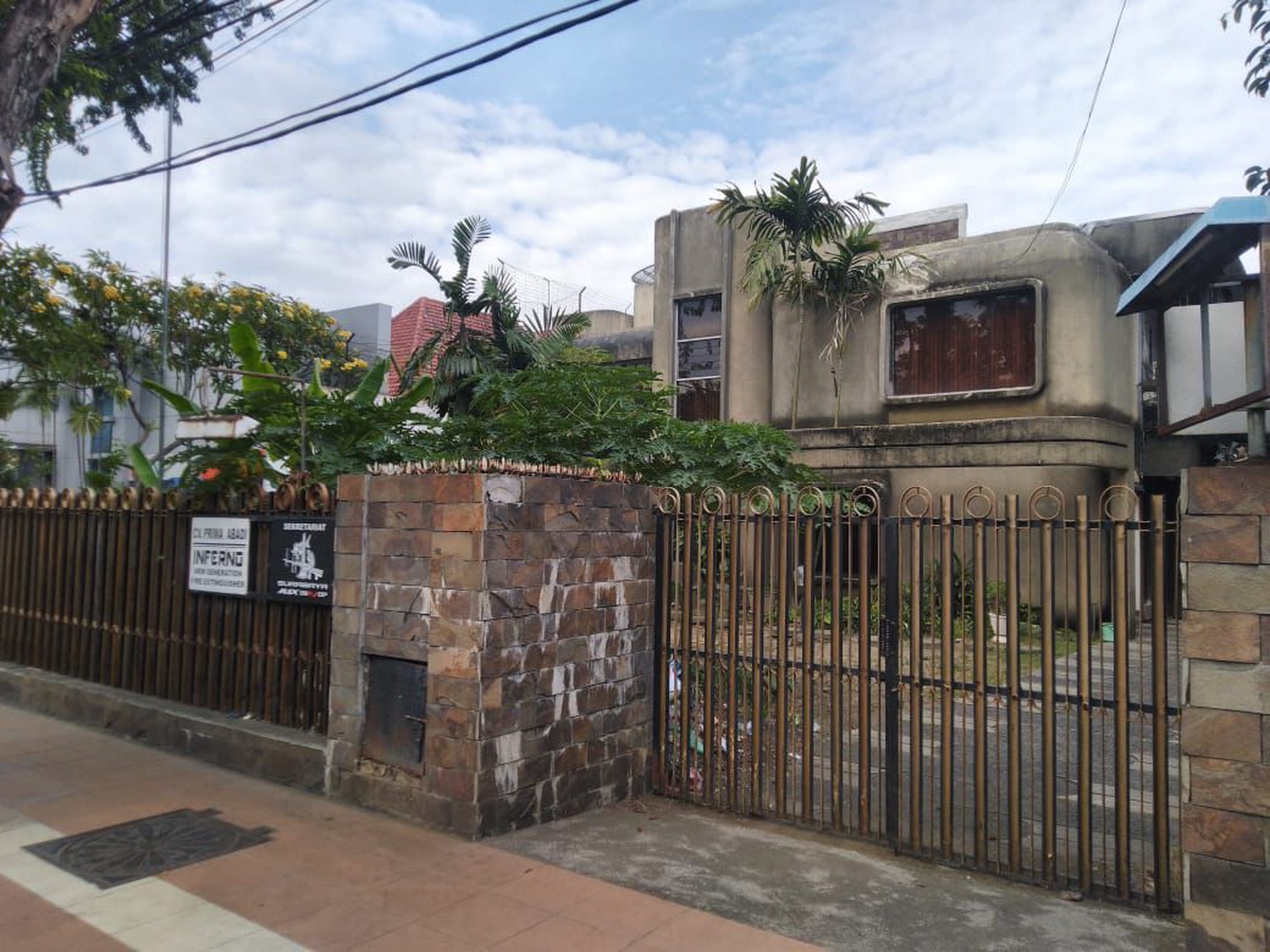 Dijual Rumah di Raya Darmo Surabaya pusat