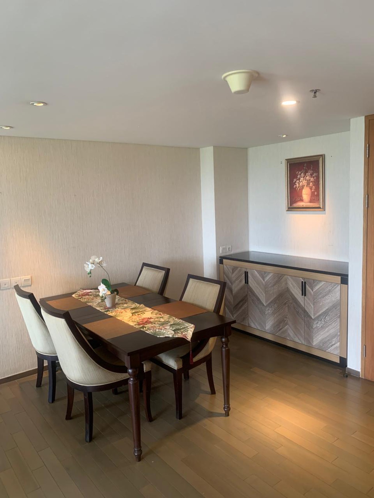 Hunian Mewah di Verde One, 2 bedroom, Luas 167 m², lokasi Super Strategis, hanya berjalan kaki ke Stasiun LRT
