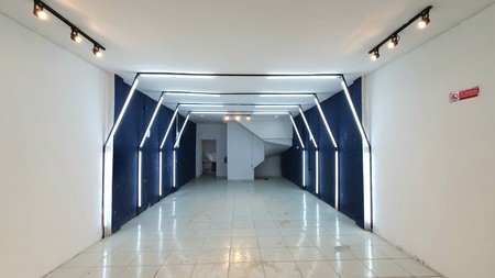 New fresh look!! Dengan pencahayaan dramatis dan futuristik. Ruko Kelapa Hibrida Kelapa Gading, 4,5x16m2