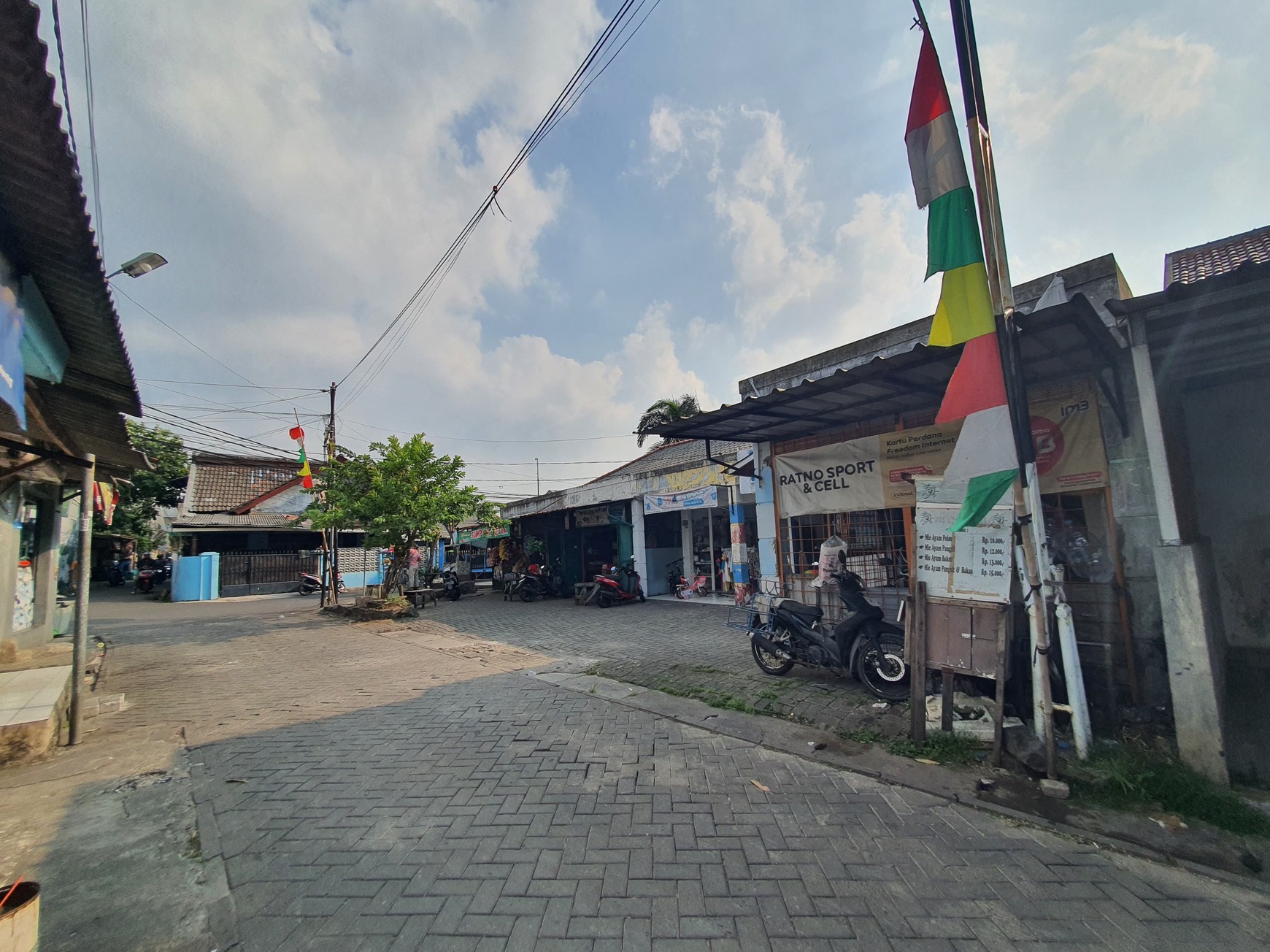 DiJual Gudang dengan Area Parkir Luas @Cipadu, Larangan.