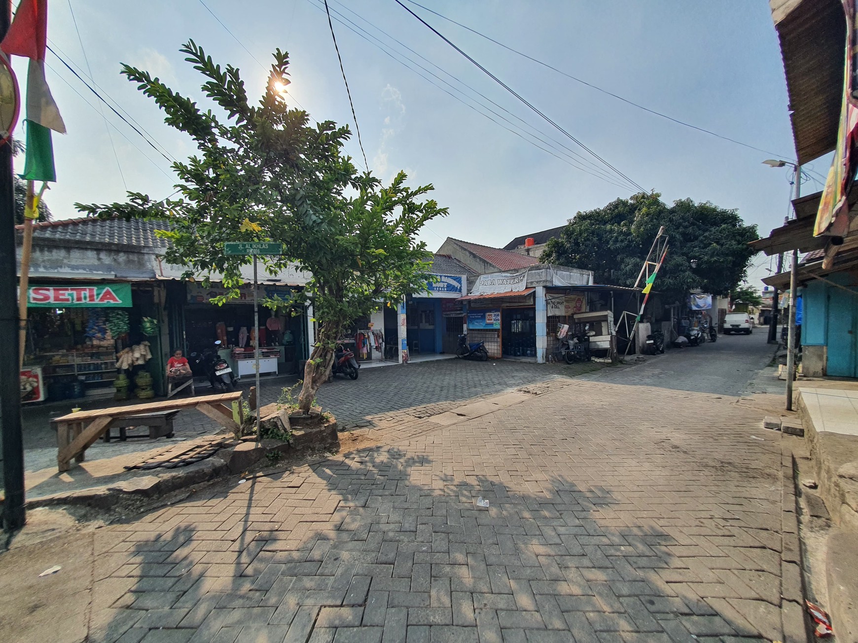 DiJual Gudang dengan Area Parkir Luas @Cipadu, Larangan.