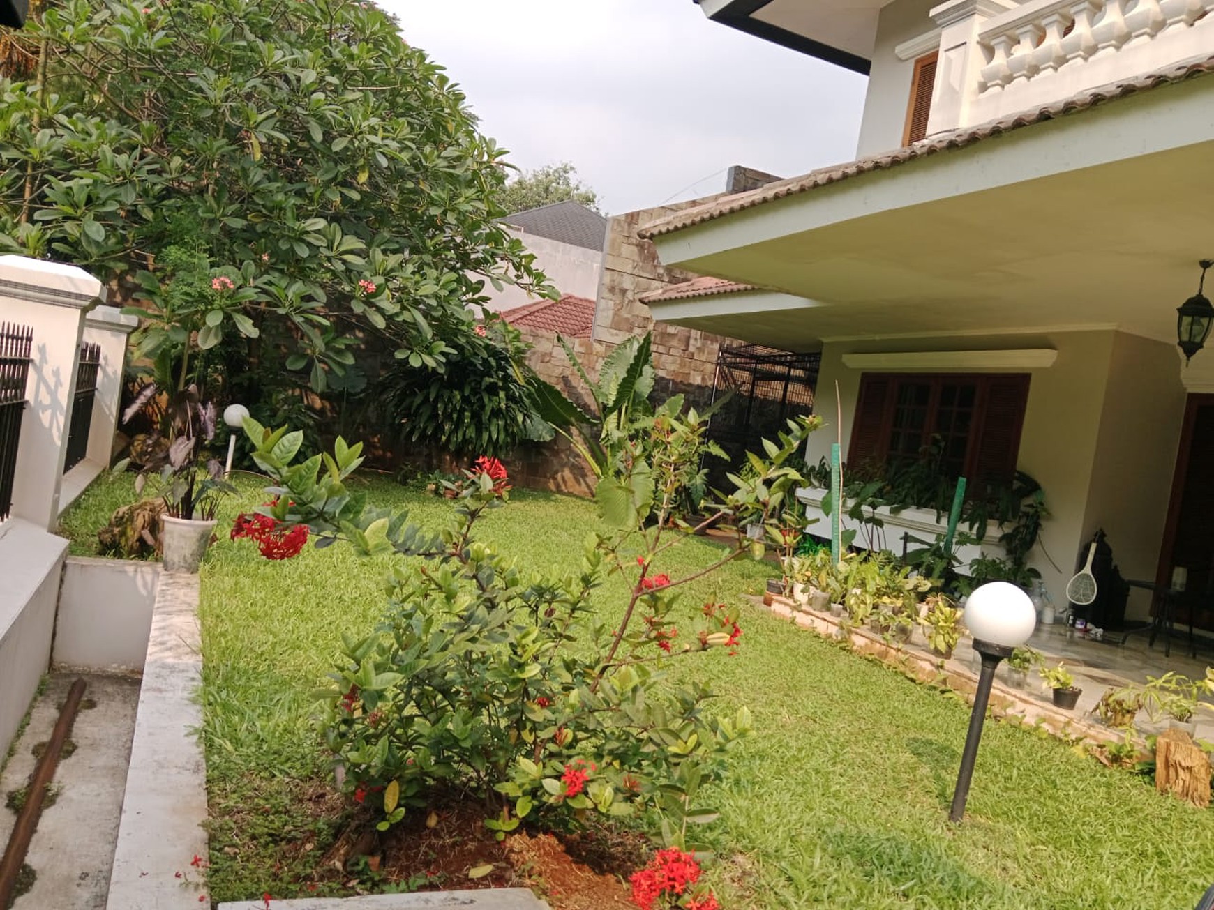 RUMAH CANTIK DI KAWASAN SENAYAN