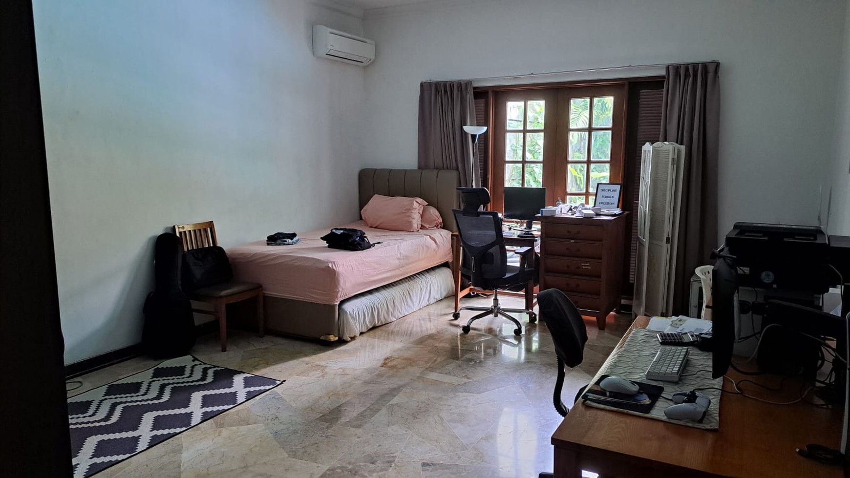 RUMAH CANTIK DI KAWASAN SENAYAN