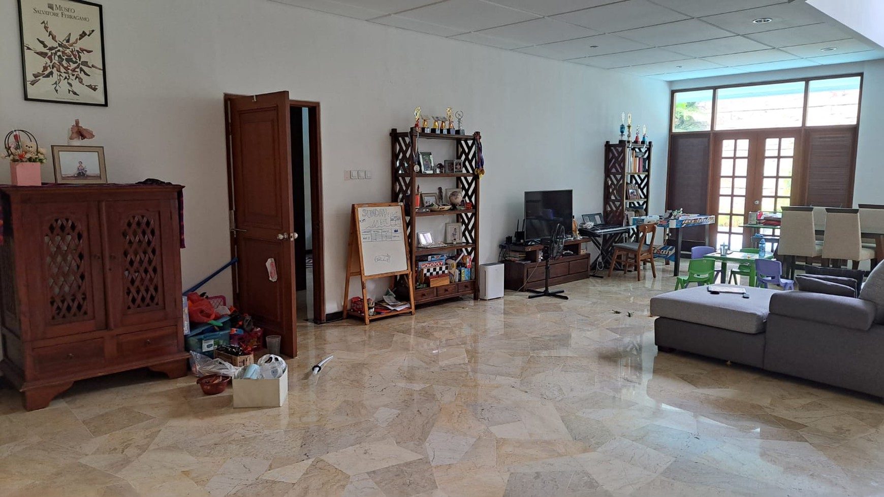RUMAH CANTIK DI KAWASAN SENAYAN