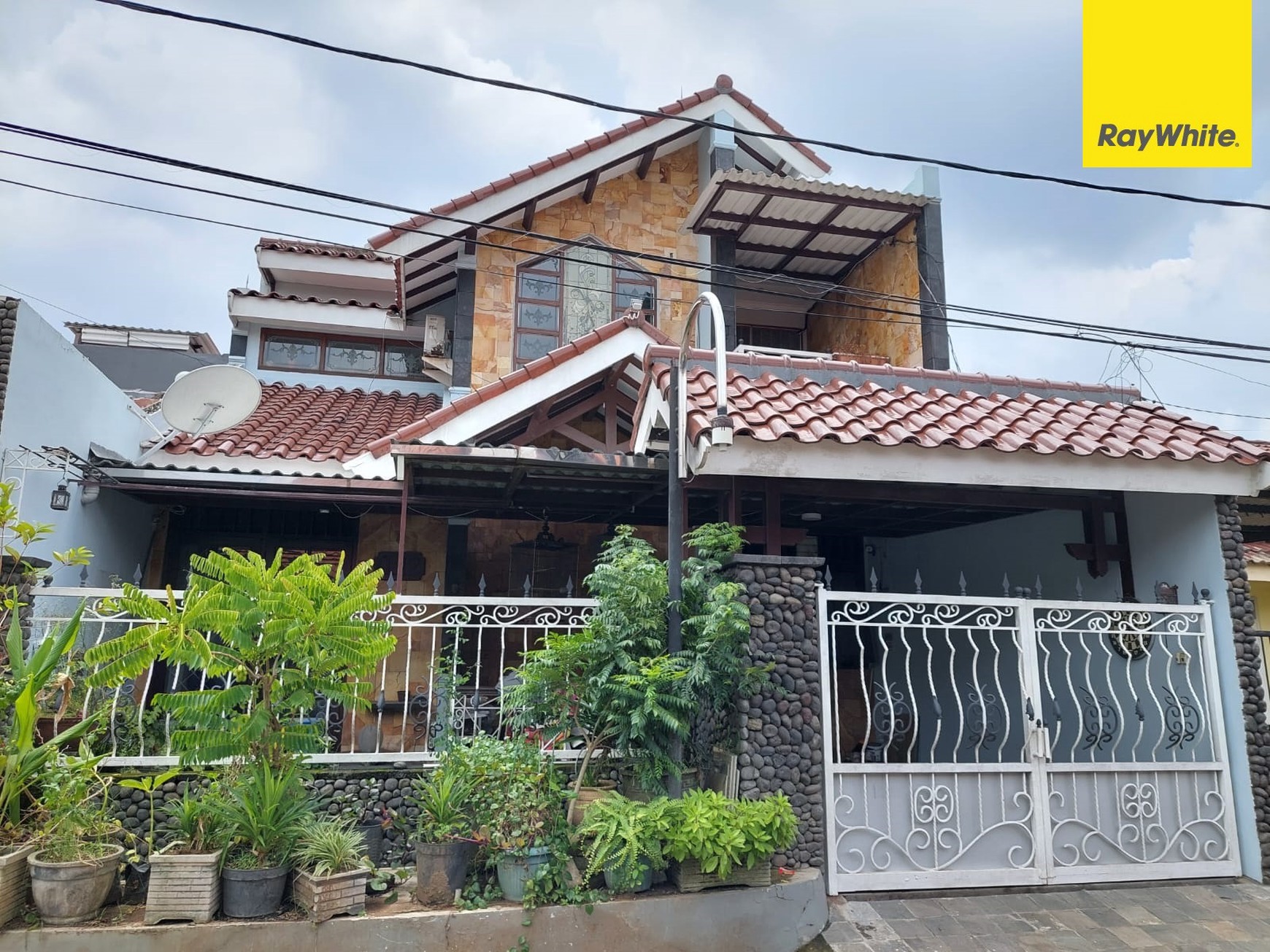 Dijual Rumah 2 lantai di Babatan Mukti Wiyung Surabaya