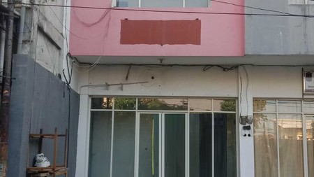 Disewakan Ruko 3 lantai di Raya Dukuh Kupang Barat Surabaya