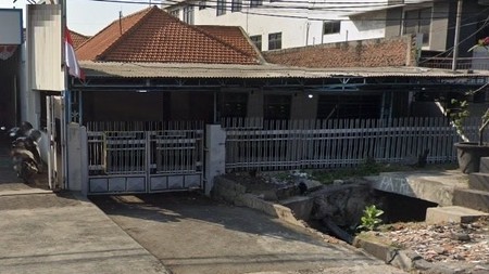 Dijual Rumah di Nol Jalan Raya Perak Timur Surabaya