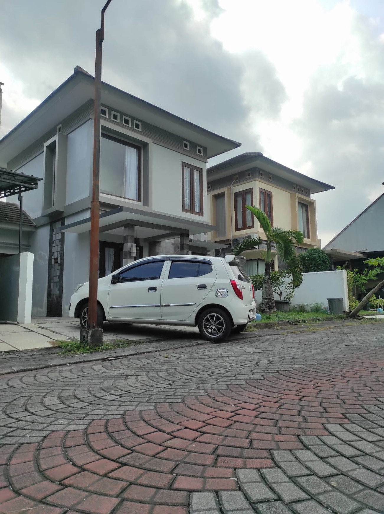 Rumah Mewah Furnish Dalam Perumahan Fasco Mansion Ngaglik Sleman 