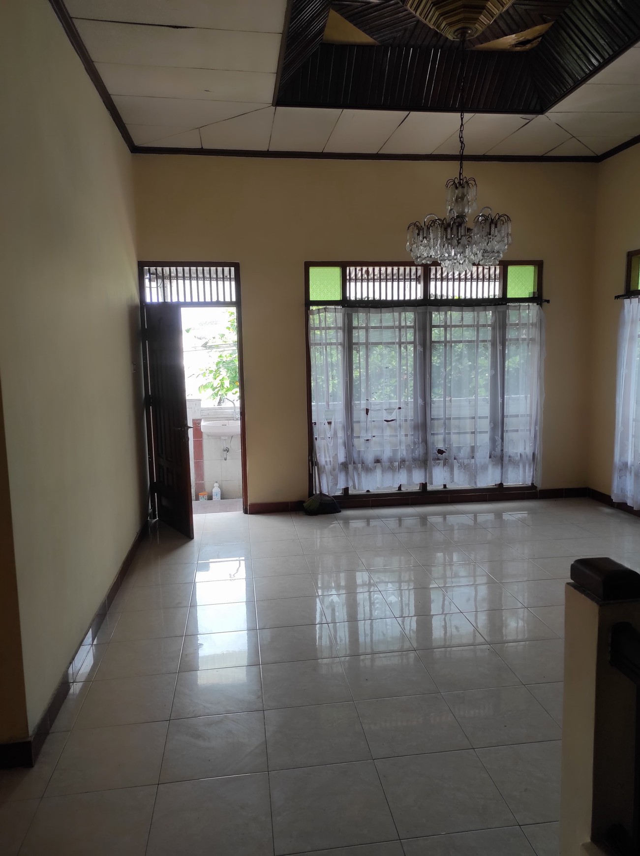 Rumah Tinggal 2 Lantai Lokasi Strategis Dekat Kawasan Bisnis Jl Kaliurang 